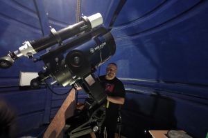 teleskop w obserwatorium